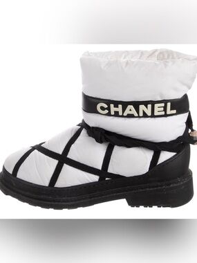 CHANEL White and Black Quilted Puffer Boot Sz  40